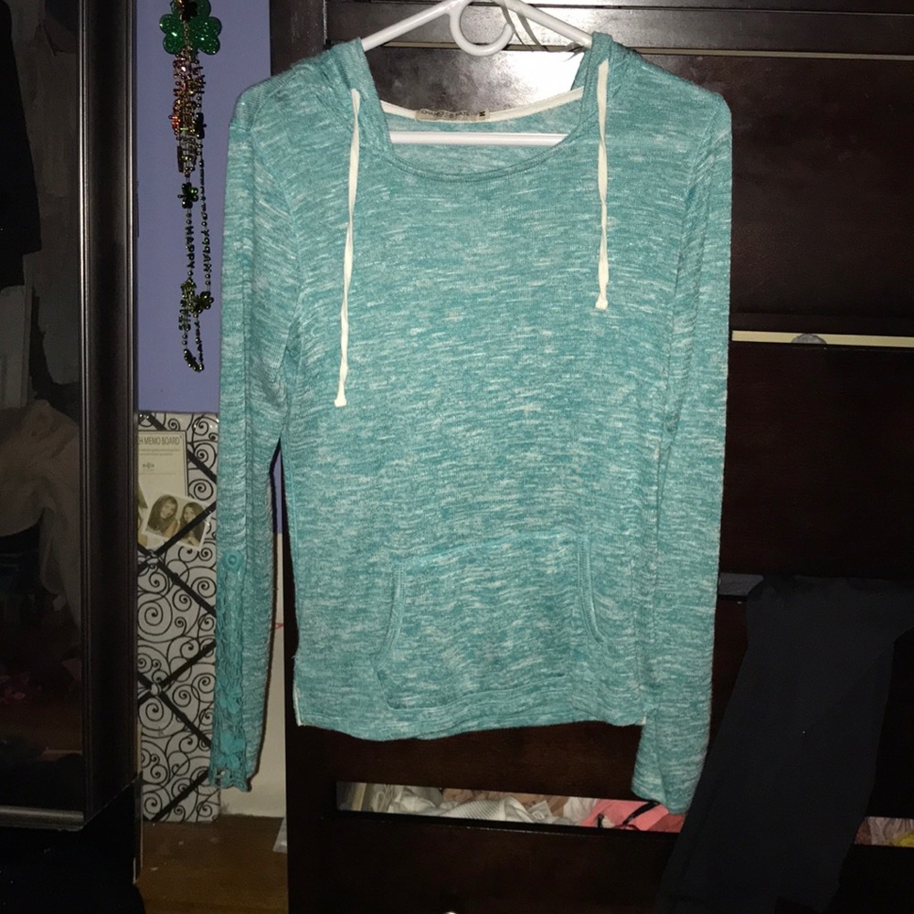 Lace sleeve pullover